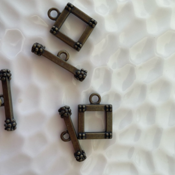 10 Pretty Toggle Clasp Findings, in Antique Brass Tone for Jewelry Craft Making - Picture 2 of 3